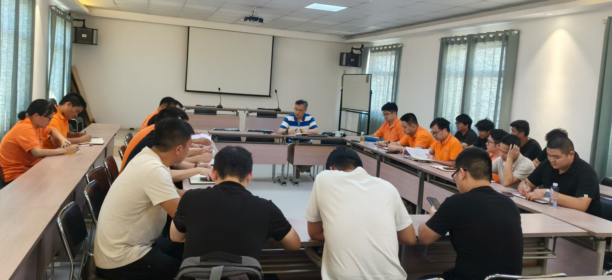 公司组织人防设备新标准宣贯会暨业务学习会