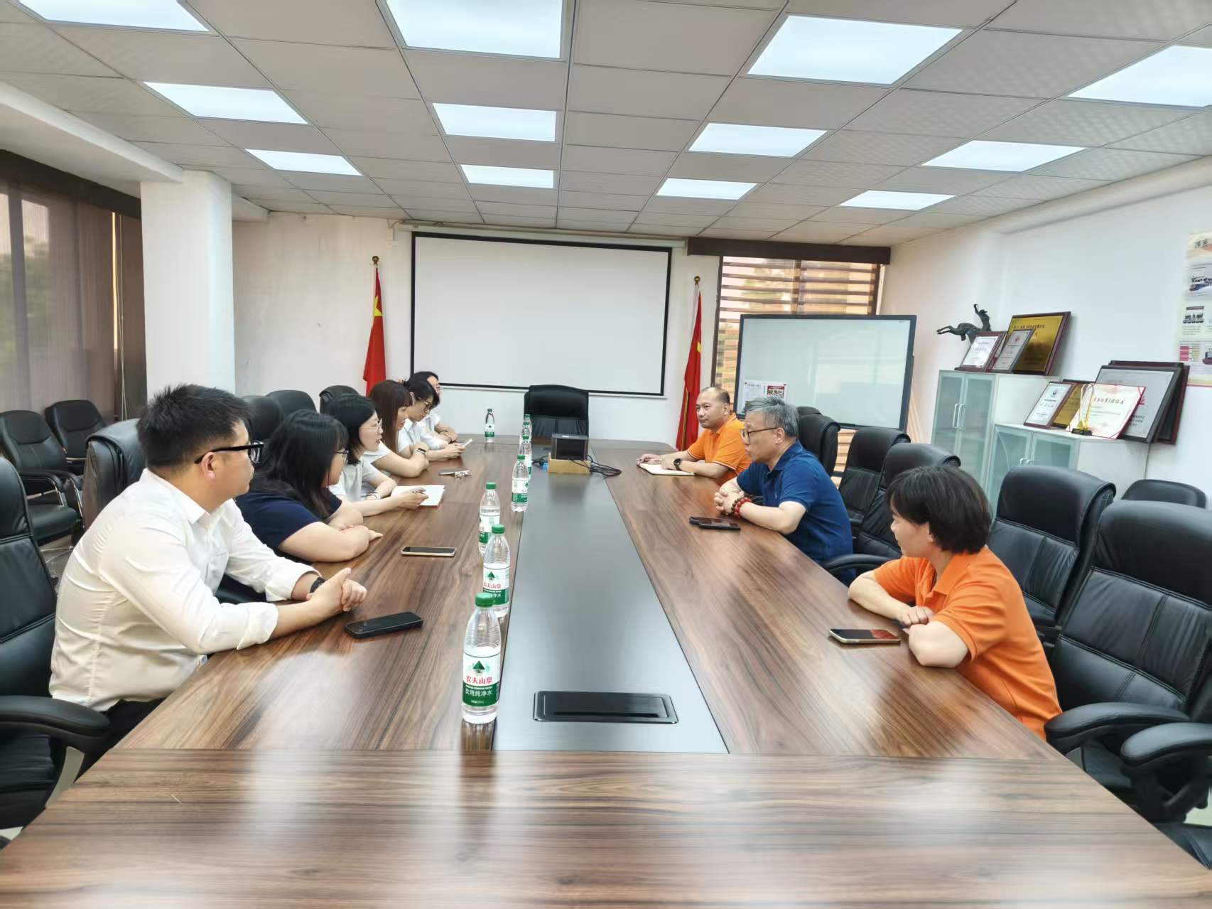 双浦镇党群与便民服务中心一行 莅临我司走访交流 